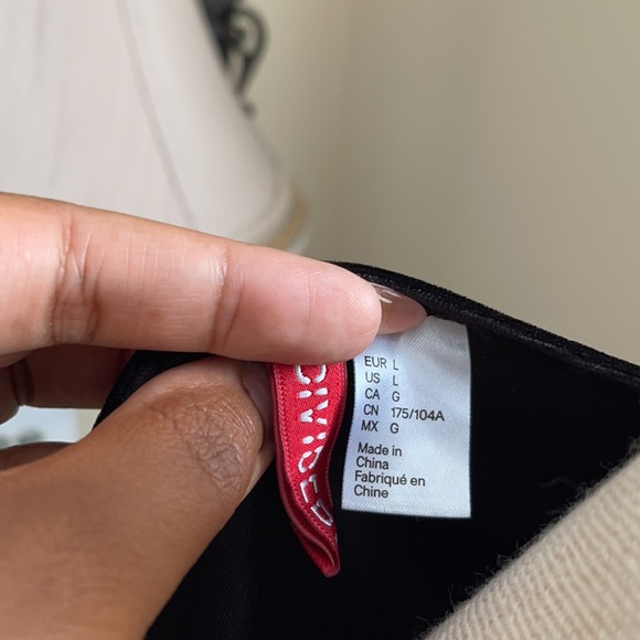 H&M Divided Brand Black Cropped Velvet Top - Picture 3 of 3